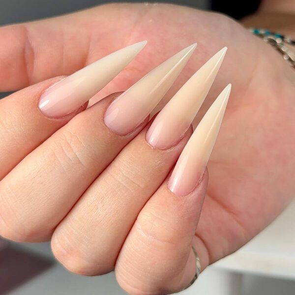 builder gel auto egalisant modeline Creamy Linny Light Beige