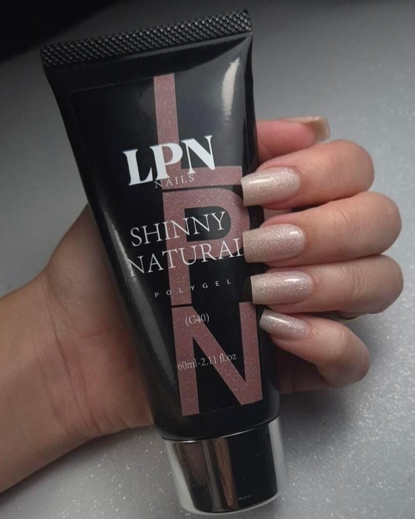 Pourquoi les pros redécouvrent le Polygel ? polygel shinny natural